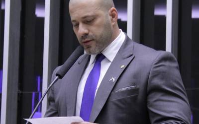 Moraes atende PGR e concede liberdade condicional ao ex-deputado Daniel Silveira, que deverá usar tornozeleira e cumprir uma grande lista de regras