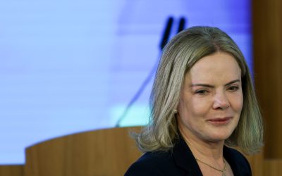 Gleisi Hoffmann cita isenção do IR como prioridade da agenda política